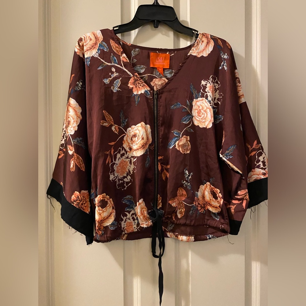 NWOT Women’s Floral Kimono Top size XS (runs big) Burgundy